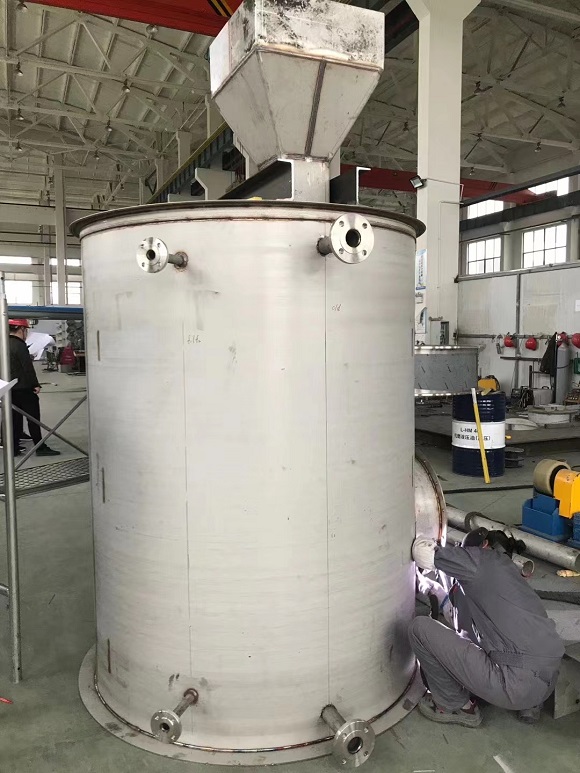 1698741743116104.jpg 304尿素溶液儲罐.jpg